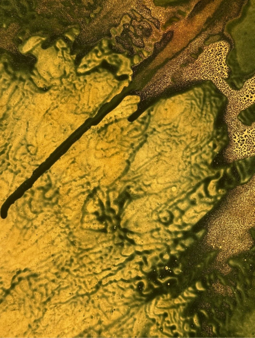 突破千年传承：高温合成矿物岩彩艺术的当代转译