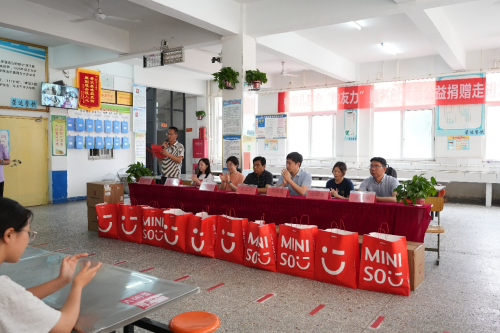 ​名创优品“她友力”公益项目，四年捐赠物资总额超150万元