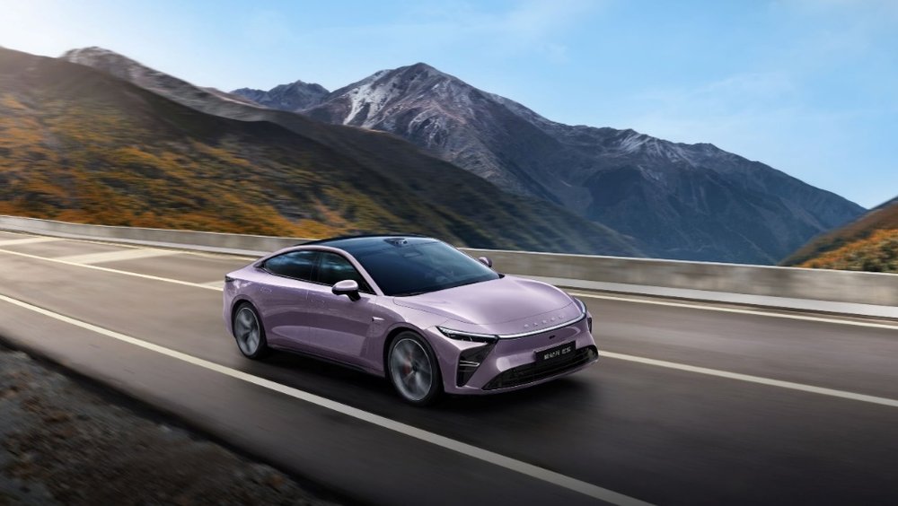 全球第一综合续航里程1645km，星纪元ES增程把续航卷到了“天花板”