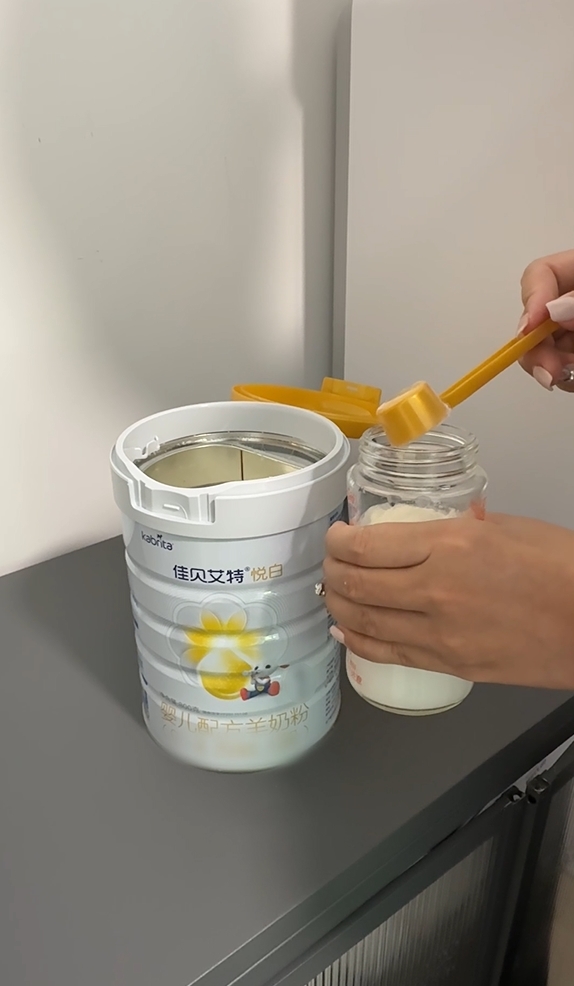 宝妈喂养实录：早产儿奶粉推荐哪个品牌？佳贝艾特悦白助我育儿无忧