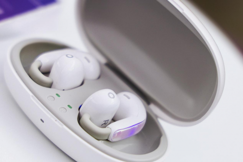 双飞燕旗下百耳颂 DIY - Fashion 美颜耳机发布，时尚美学融合卓越音质