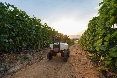 极飞 R 系列 2025 款农业无人车：开启地面精准植保新时代