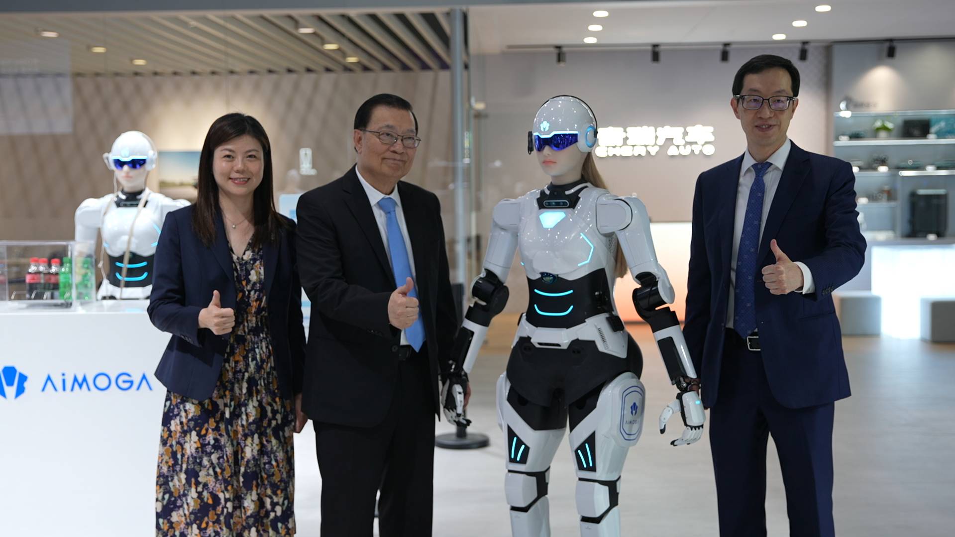 墨甲机器人亮相香港车博会，智能科技与东方之珠碰撞新火花