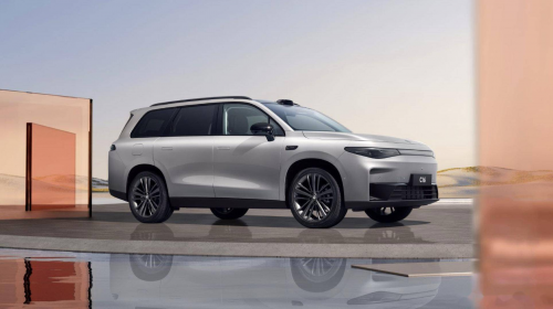 20万内6座SUV哪台才是家庭用车首选？东风奕派eπ008对比零跑C16