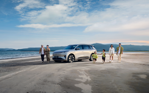 20万预算，适合家用的6座SUV？eπ008值得考虑