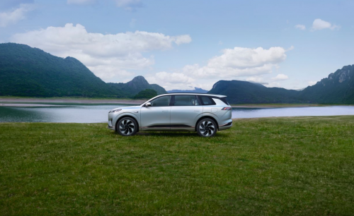 left为什么说eπ008是20万内最适合家用的大六座SUV？-第3张图片-奈飞网