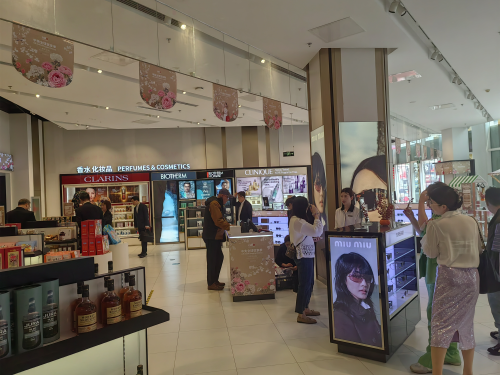 盛夏购物狂欢启幕！中免大连市内免税店成潮流打卡新地标