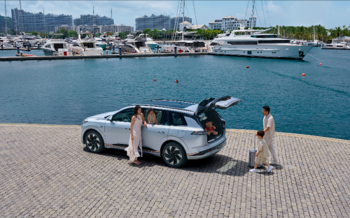 舒适豪门还是科技新贵？东风奕派eπ008和零跑C16谁能承包全家幸福