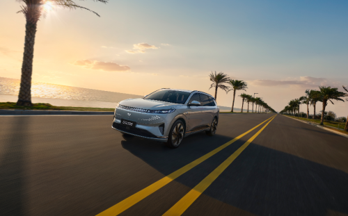 舒适豪门还是科技新贵？东风奕派eπ008和零跑C16谁能承包全家幸福