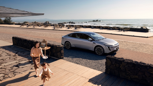 15万级新能源轿跑巅峰对决：eπ007以全能实力重新定义年轻座驾