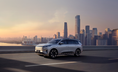 ‌大五座空间+1300公里续航，2025年家用SUV新标杆：东风奕派eπ008‌