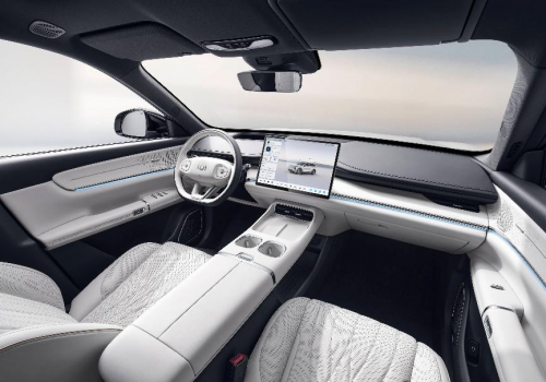 ‌2025年家庭用车首选：启源Q07与东风奕派eπ008深度测评‌