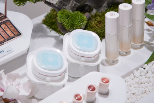 花西子线下落“沪” 首店经济再掀消费热潮