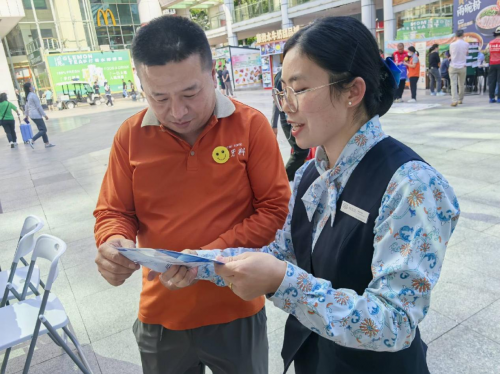 反诈宣传进商圈 守护商户保安全