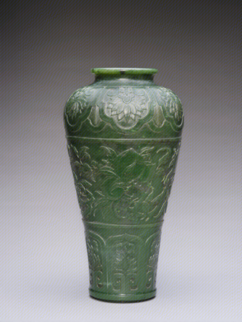 权力与风雅：梅瓶如何成为明代皇室的双重象征？