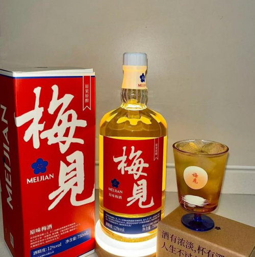 雨落杜甫草堂的诗意浪漫，一起喝好酒梅见青梅酒