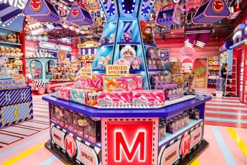 顶奢商圈的中国面孔：名创优品靠什么站稳脚跟？