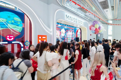 顶奢商圈的中国面孔：名创优品靠什么站稳脚跟？