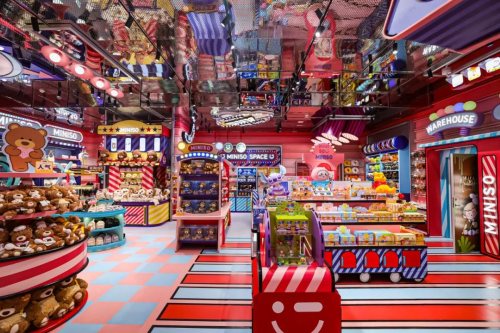 顶奢商圈的中国面孔：名创优品靠什么站稳脚跟？