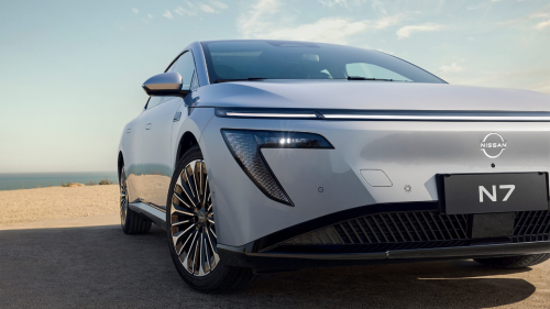 15万级纯电轿跑巅峰对决：eπ007如何以全能实力征服Z世代？