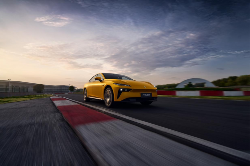 年轻人的第一台车终极指南：eπ007以全能实力定义15万级新标杆