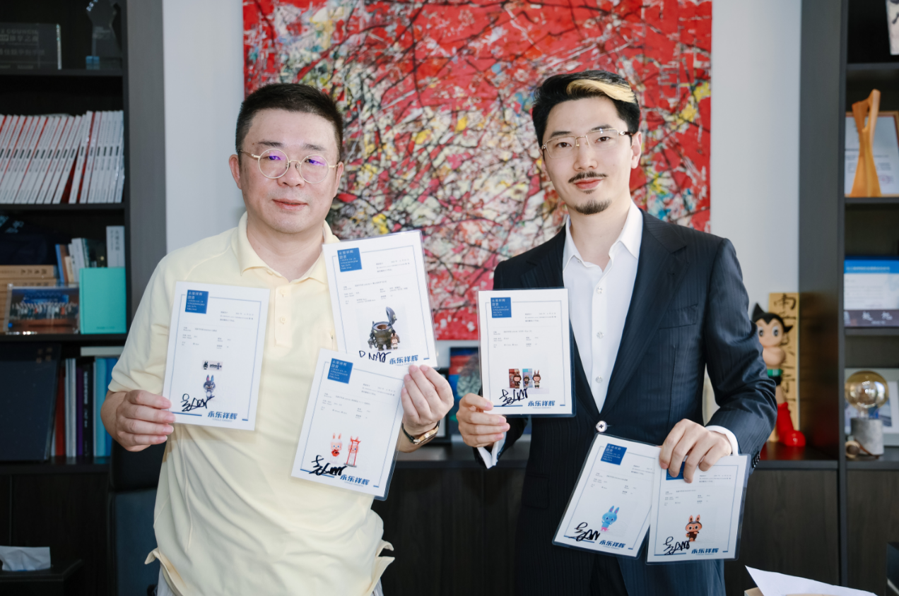 75.9 万落槌 LABUBU！投资大师岳彬用资本语言告诉世界：中国设计师的 "梵高式坚持" 值得溢价