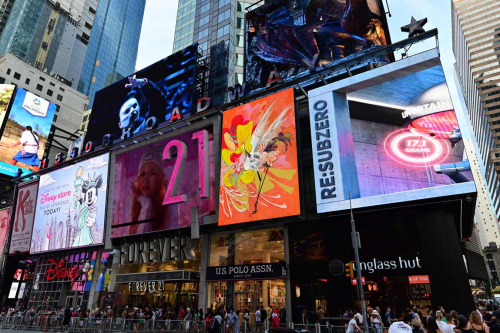 她用画笔把中国元素带向世界，华人明星艺术家羽辰。这位在纽约的中国艺术家，正在被更多人看到