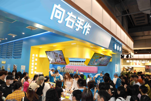 从柠檬茶到全品类健康茶饮，柠檬向右新品牌“向右手作”南京首店开业