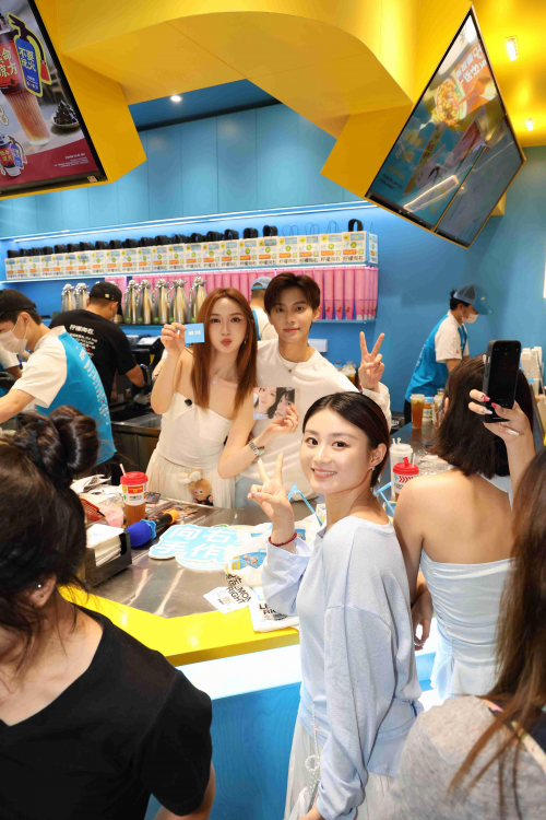 从柠檬茶到全品类健康茶饮，柠檬向右新品牌“向右手作”南京首店开业