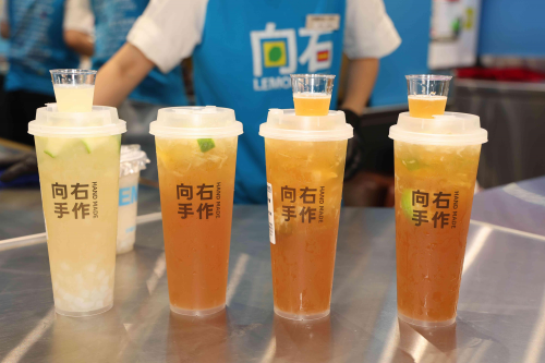 从柠檬茶到全品类健康茶饮，柠檬向右新品牌“向右手作”南京首店开业
