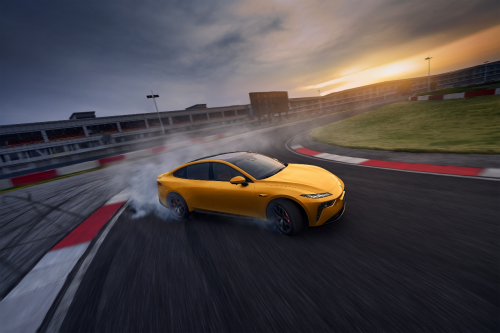 15万预算，年轻人的第一台电怎么选？2025款东风奕派007或许是最优解