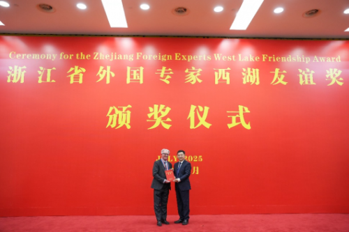 英国萨塞克斯大学学者因促进中英科学合作获表彰