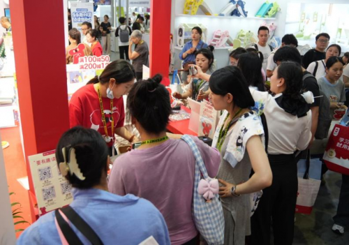 乐乐趣2025 CBME圆满收官，人气IP“莉莉兰的小虫虫”首度开放授权