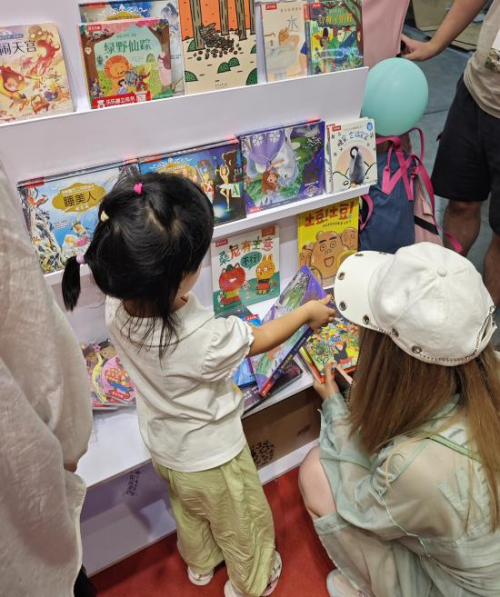 乐乐趣2025 CBME圆满收官，人气IP“莉莉兰的小虫虫”首度开放授权