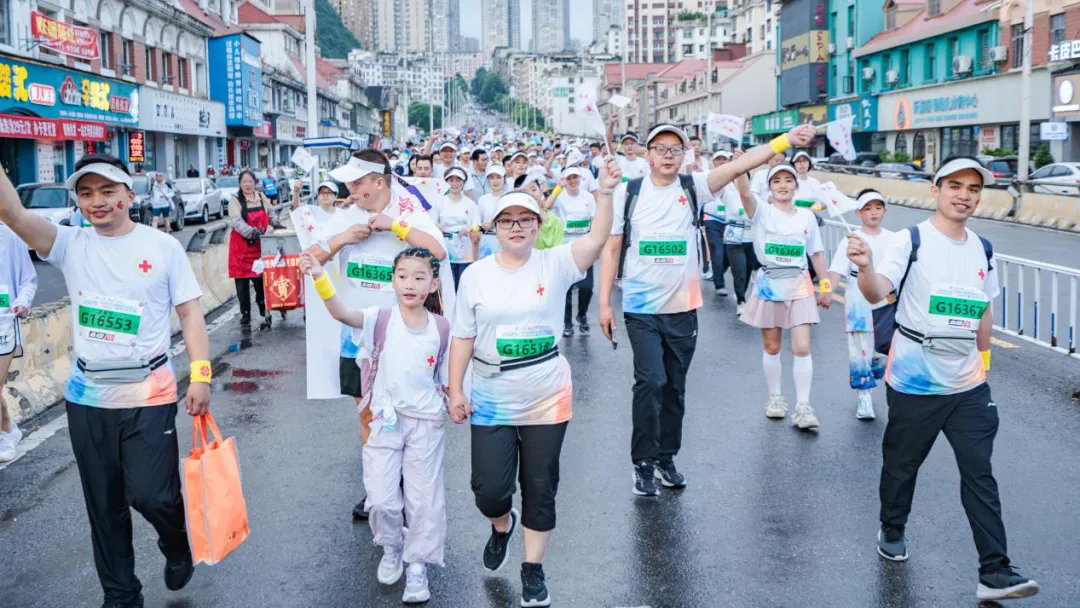 “生命接力·为爱奔跑”：六盘水马拉松公益方阵跑出大爱加速度