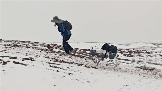 全球首次！云深处绝影X30机器狗完成可可西里生态保护极限挑战