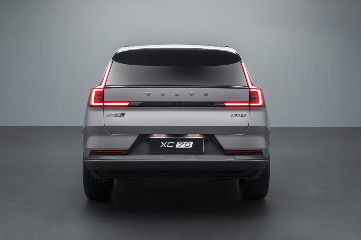 北欧极简智舱!沃尔沃全新XC70预售价29.99万元起,舒适体验拉动订单攀升