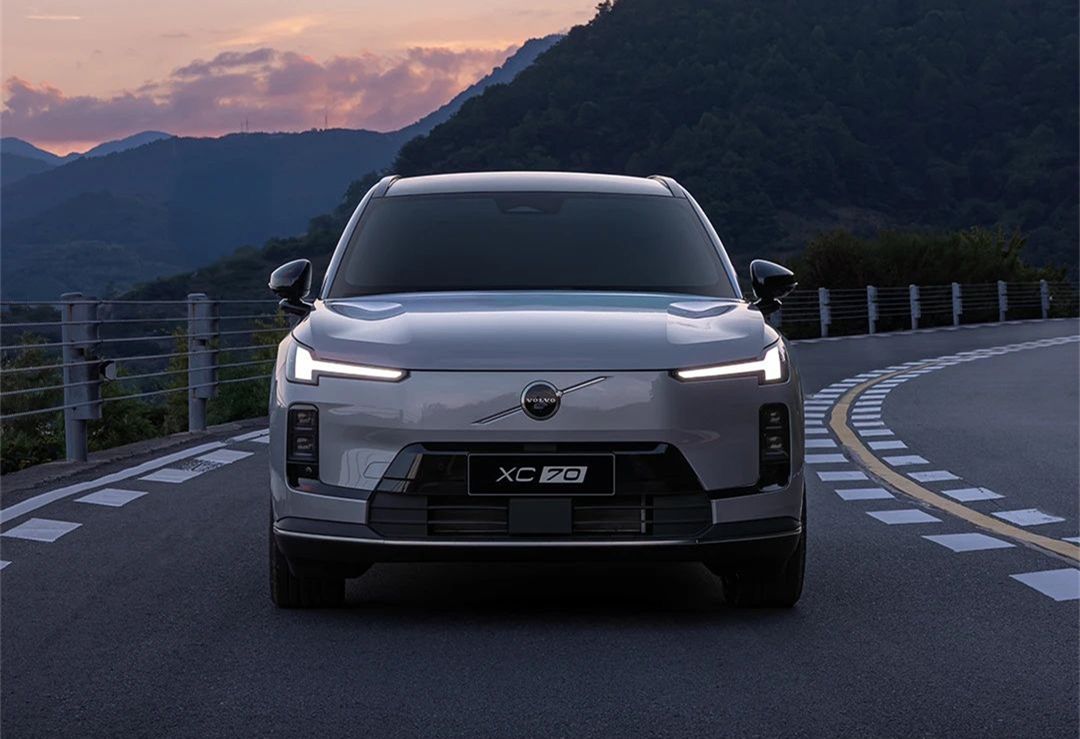 北欧极简智舱!沃尔沃全新XC70预售价29.99万元起,舒适体验拉动订单攀升