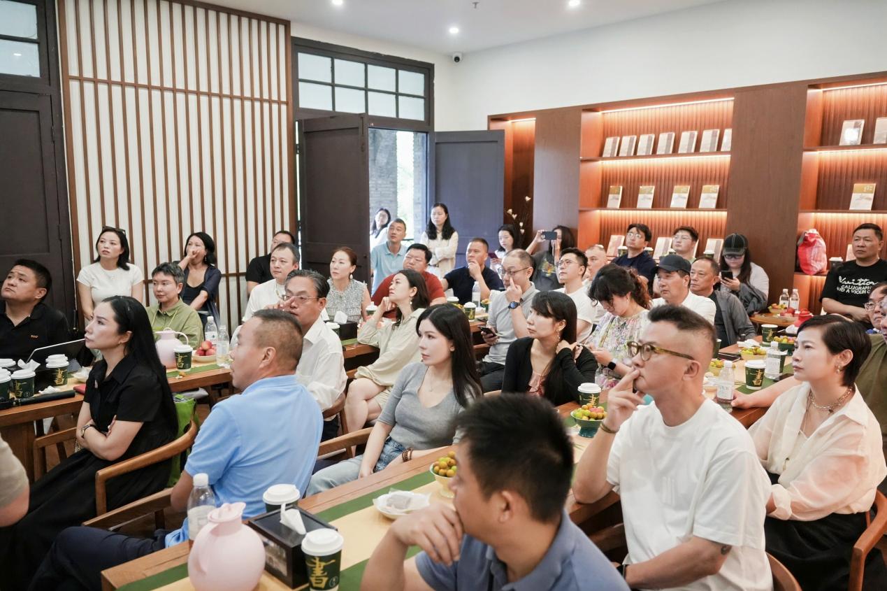 HCM02895-opq3863932964