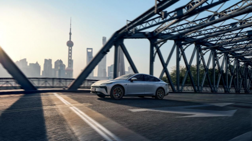 年轻人第一台车怎么选？2025款东风奕派eπ007必须榜上有名