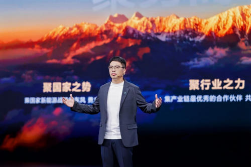 东风奕派亮剑：固态电池/千伏高压/华为智驾加持，eπ008六座版17.36万起锚定未来