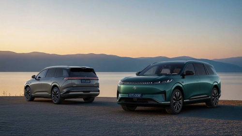 东风奕派亮剑：固态电池/千伏高压/华为智驾加持，eπ008六座版17.36万起锚定未来