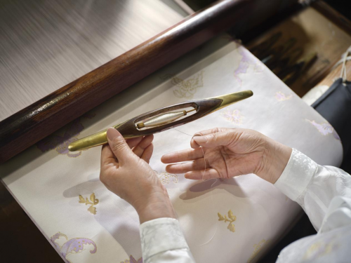 千年宋锦首次入妆，花西子推七夕高定新品让非遗触手可及