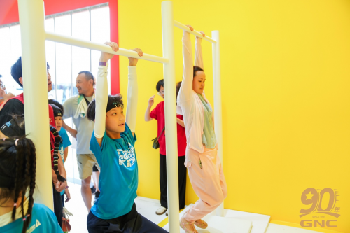 GNC健安喜联合京东健康，以科学营养助力亲子直面强悍泥人挑战