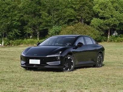 性能轿跑 vs 智驾先锋 vs 舒适旗舰：10-15万电车三强争霸，谁是你的菜？