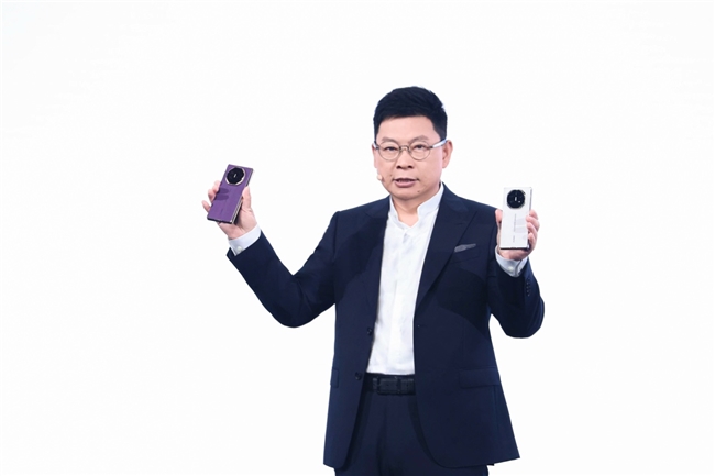 华为发布全新Mate XTs 非凡大师,巅峰之上,再展非凡
