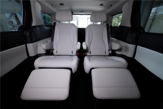 旗舰MPV再进化，26款起亚嘉华重塑家庭出行新标杆