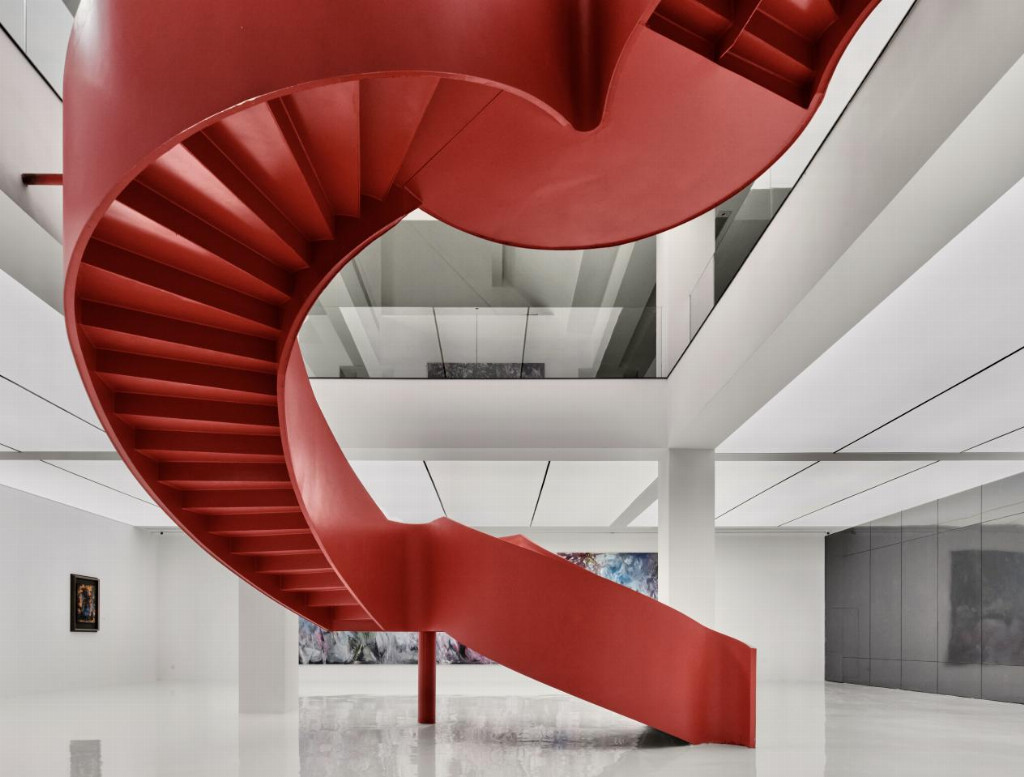 艺术家晨晓用色彩重建城市灵魂 《互色：存在的曙光》 亮相上海YOUNG美术馆