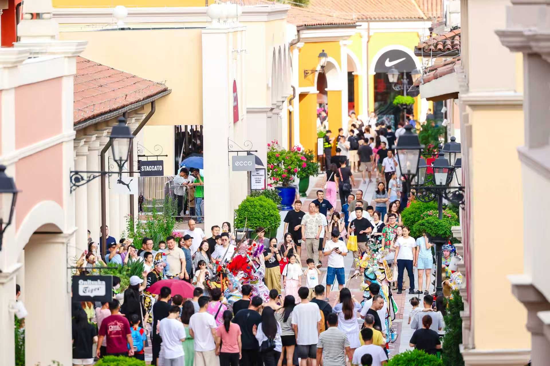 广佛FV佛罗伦萨小镇十周年庆典：鱼“粤”龙门，共启新篇