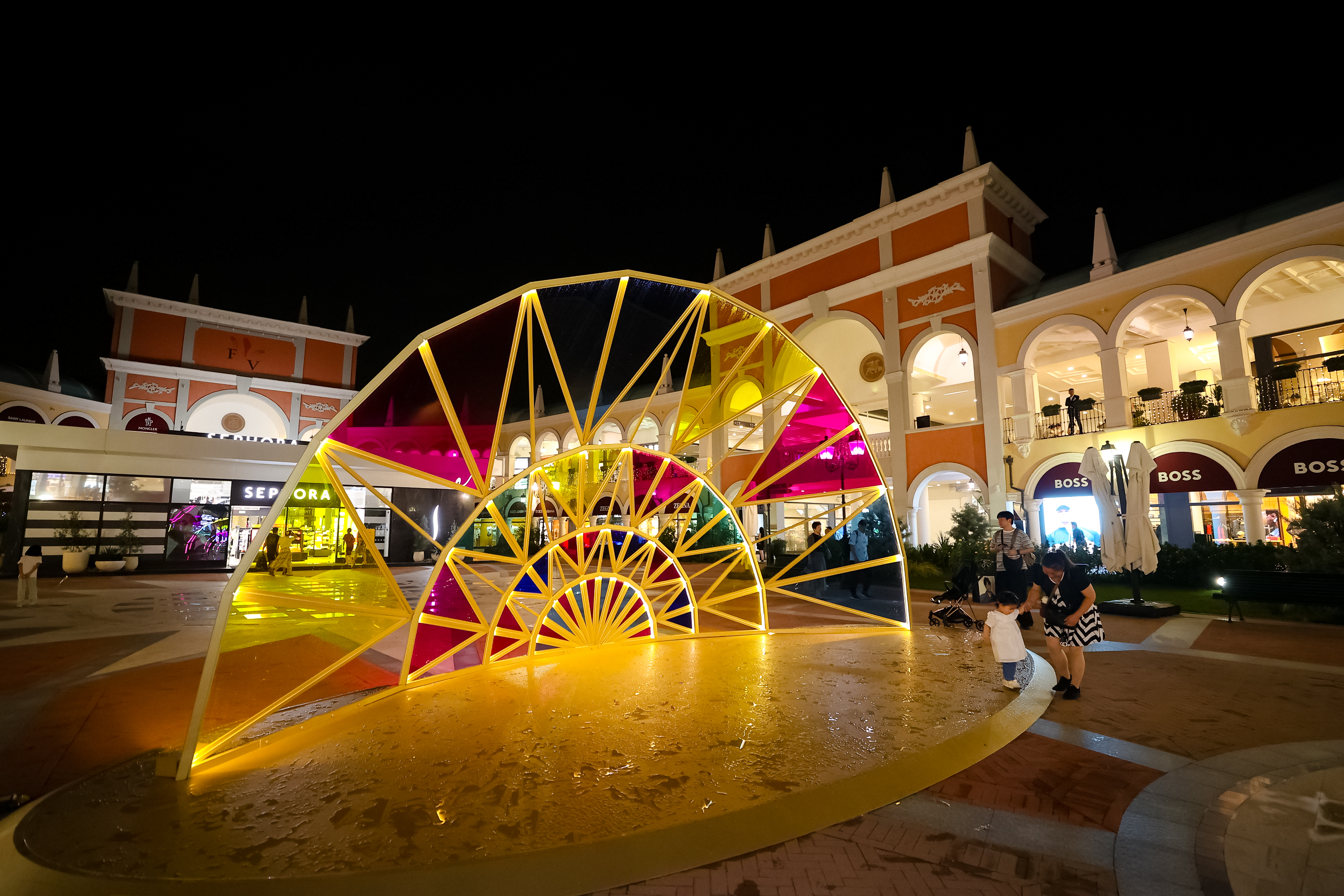 上海FV佛罗伦萨小镇再度携手上海国际光影节 探索“商文旅融合”新范本